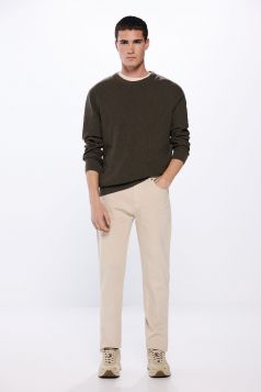 Pantalón color lavado slim fit